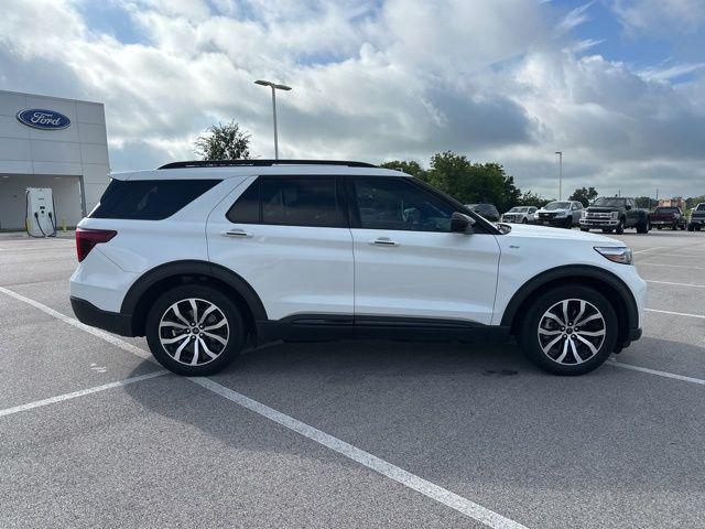 Photo of 2023 Star White Metallic Tri-Coat Ford Explorer