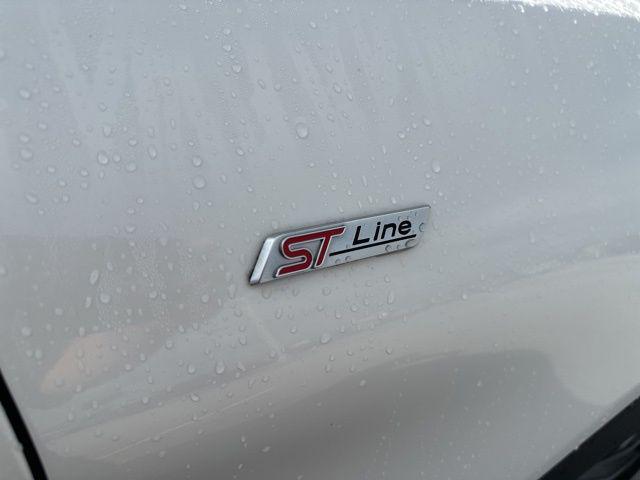Photo of 2023 Star White Metallic Tri-Coat Ford Explorer
