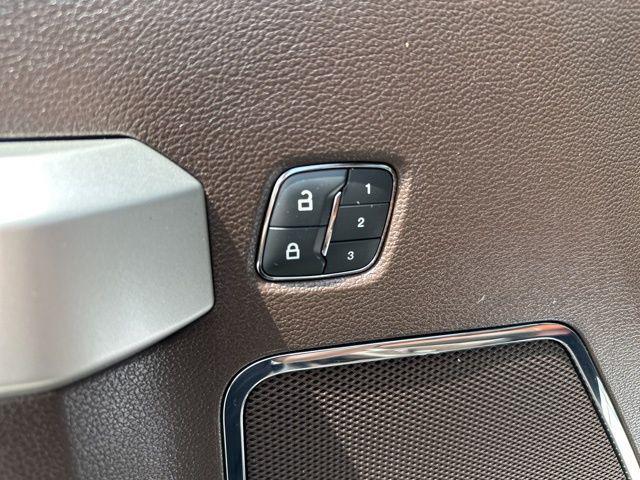 Photo of 2019 Agate Black Metallic Ford F-350