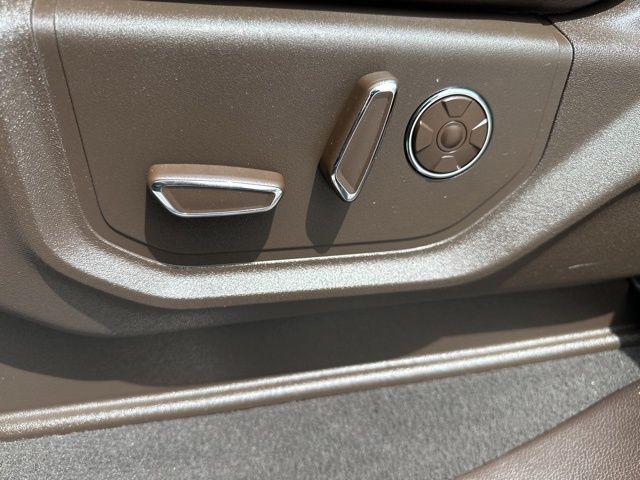 Photo of 2019 Agate Black Metallic Ford F-350
