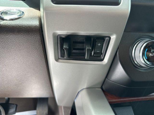 Photo of 2019 Agate Black Metallic Ford F-350