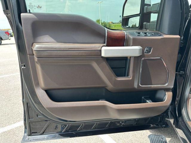 Photo of 2019 Agate Black Metallic Ford F-350