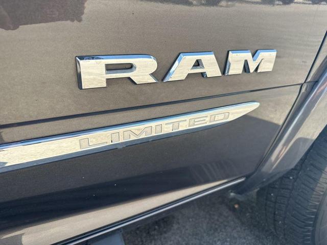Photo of 2022 Granite Crystal Metallic Clearcoat RAM 3500