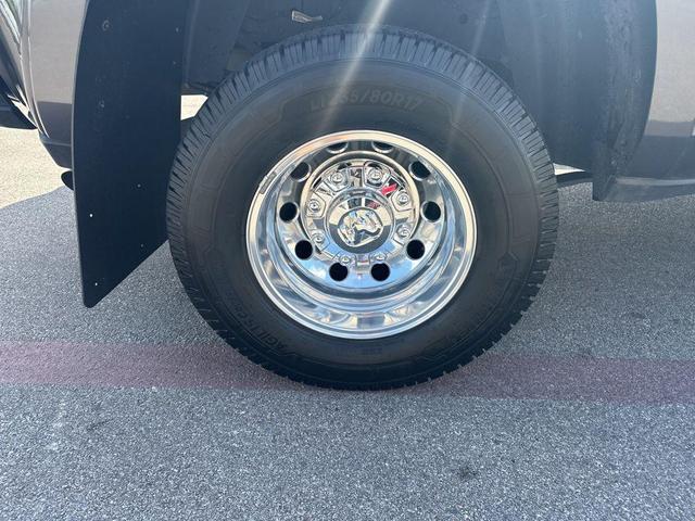 Photo of 2022 Granite Crystal Metallic Clearcoat RAM 3500