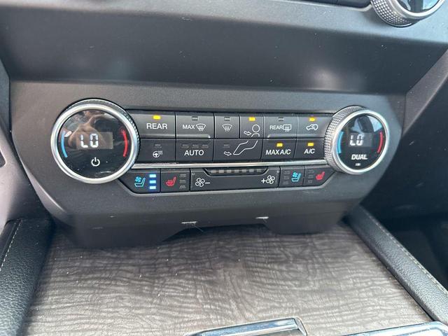 Photo of 2020 Star White Metallic Tri-Coat Ford Expedition