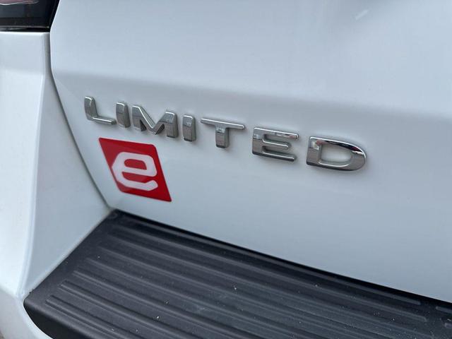 Photo of 2020 Star White Metallic Tri-Coat Ford Expedition