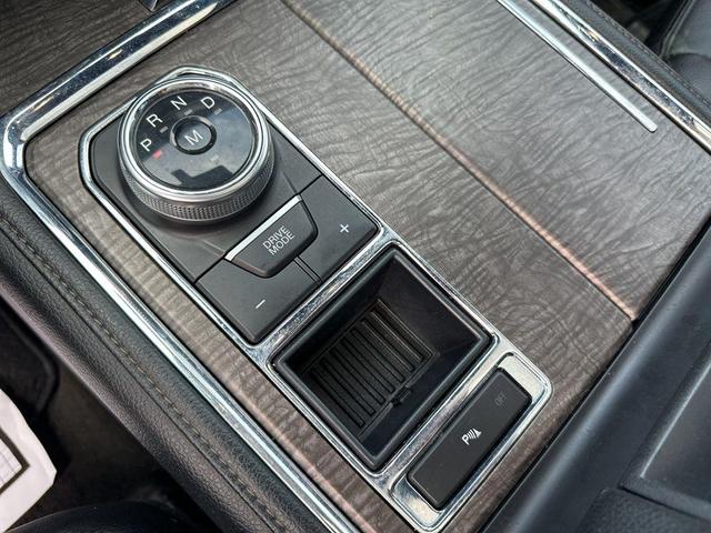 Photo of 2020 Star White Metallic Tri-Coat Ford Expedition