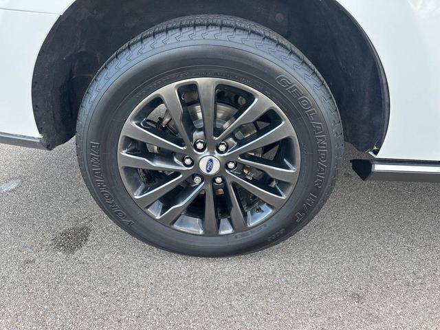 Photo of 2020 Star White Metallic Tri-Coat Ford Expedition