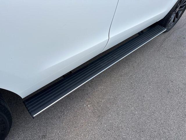 Photo of 2020 Star White Metallic Tri-Coat Ford Expedition