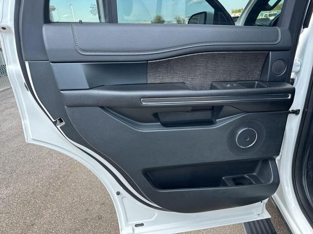 Photo of 2020 Star White Metallic Tri-Coat Ford Expedition