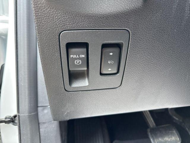 Photo of 2020 Star White Metallic Tri-Coat Ford Expedition