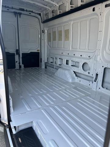 Photo of 2025 Oxford White Ford Transit-250
