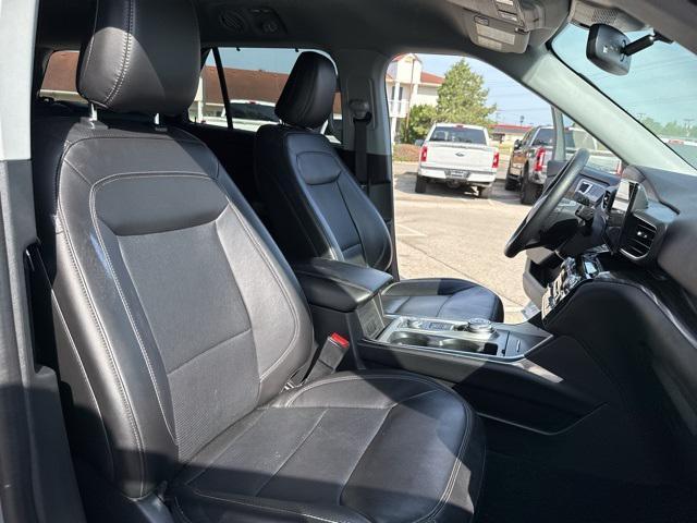 Photo of 2024 Iconic Silver Metallic Ford Explorer