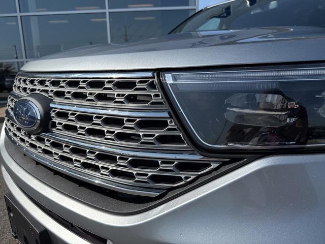 Photo of 2024 Iconic Silver Metallic Ford Explorer