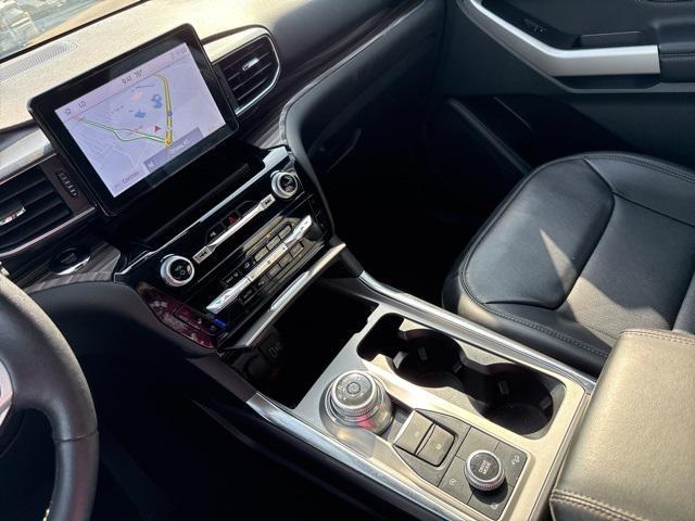 Photo of 2024 Iconic Silver Metallic Ford Explorer