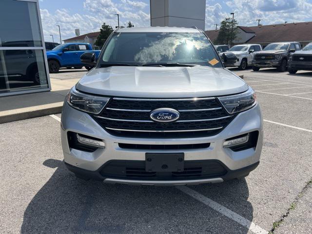 Photo of 2024 Silver Metallic Ford Explorer