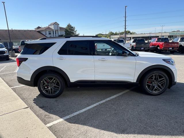 Photo of 2025 Star White Metallic Tri-Coat Ford Explorer