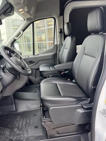 Photo of 2025 Oxford White Ford Transit-250