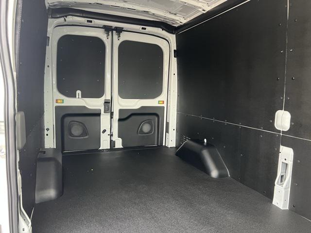 Photo of 2025 Oxford White Ford Transit-250