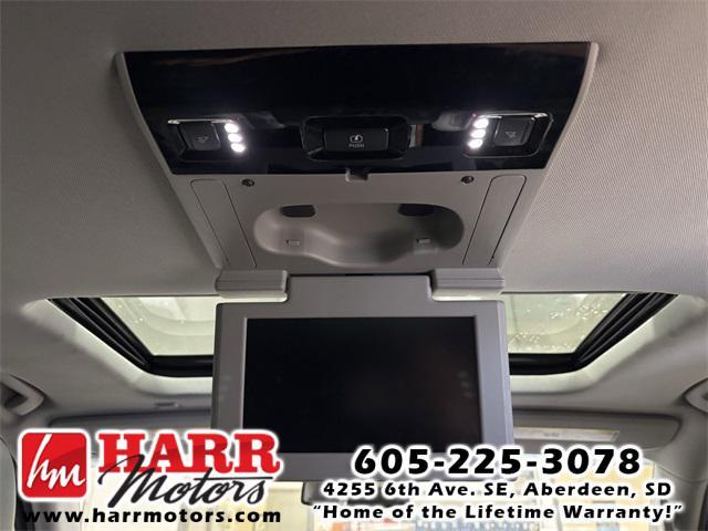 Photo of 2015 Silver Chevrolet Suburban