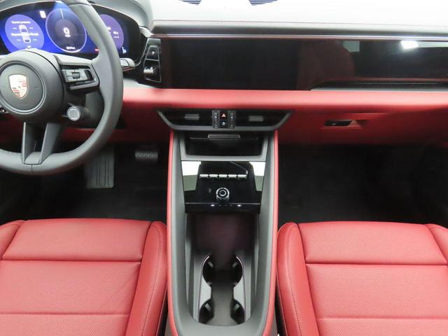 Photo of 2024 White Porsche Macan