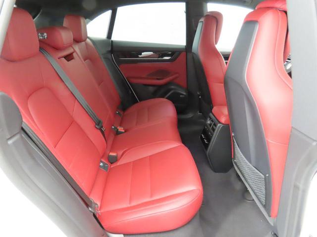 Photo of 2024 White Porsche Macan