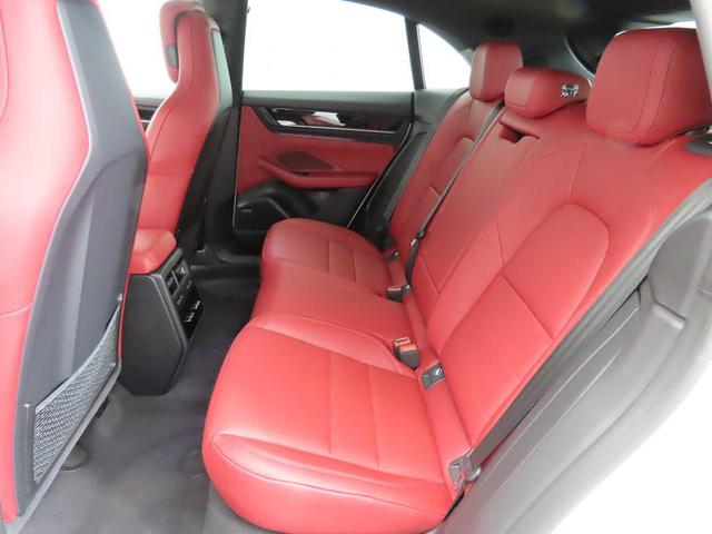 Photo of 2024 White Porsche Macan
