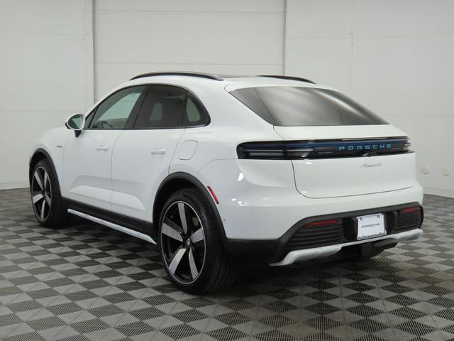 Photo of 2024 White Porsche Macan