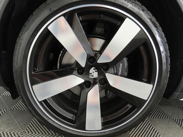 Photo of 2024 White Porsche Macan