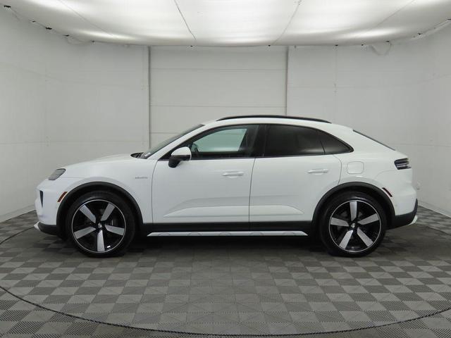 Photo of 2024 White Porsche Macan