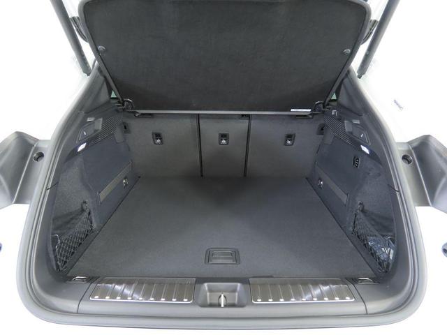 Photo of 2024 White Porsche Macan