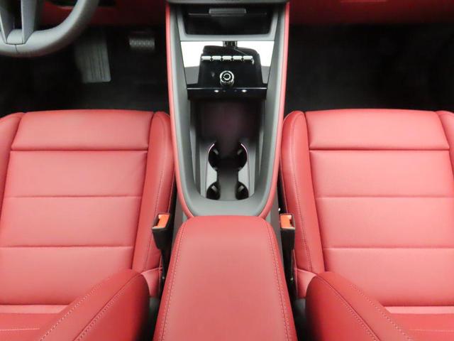 Photo of 2024 White Porsche Macan