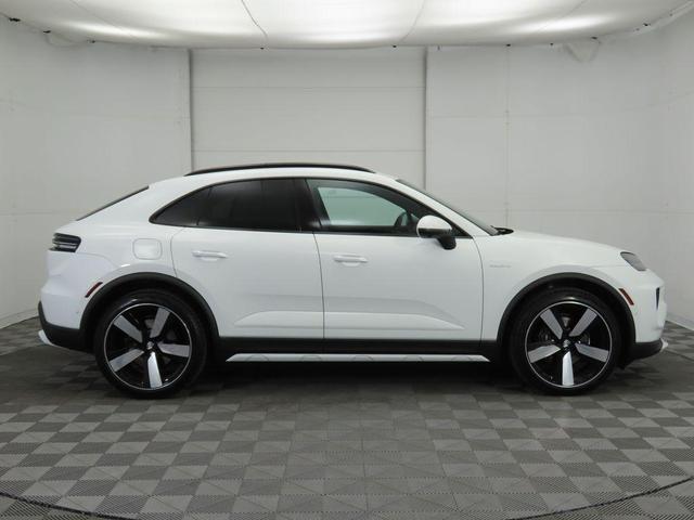 Photo of 2024 White Porsche Macan