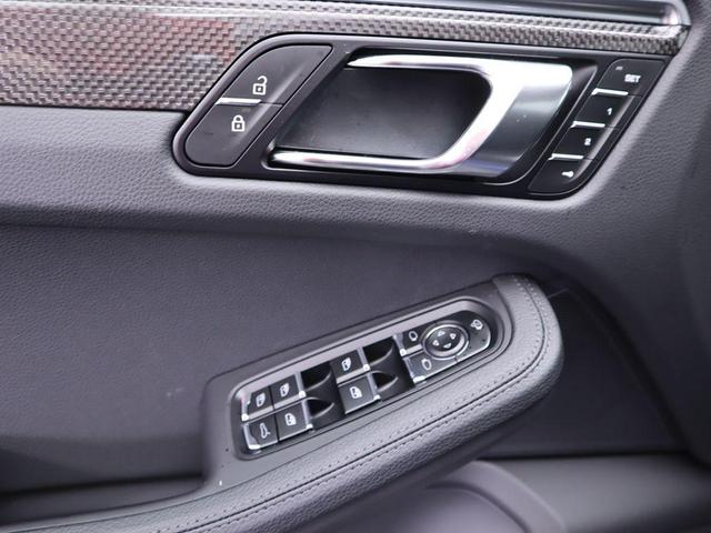 Photo of 2024 Gentian Blue Metallic Porsche Macan