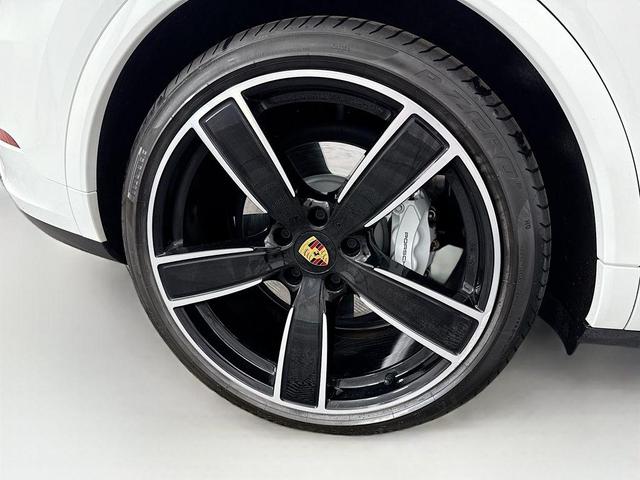Photo of 2023 White Porsche Cayenne
