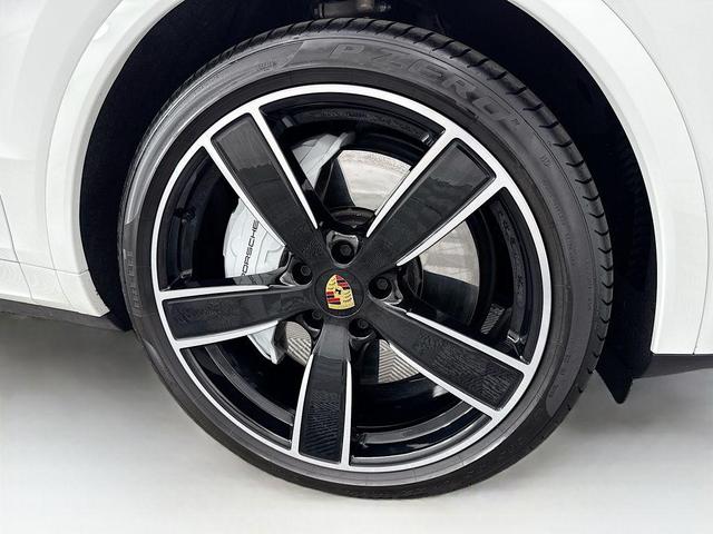 Photo of 2023 White Porsche Cayenne