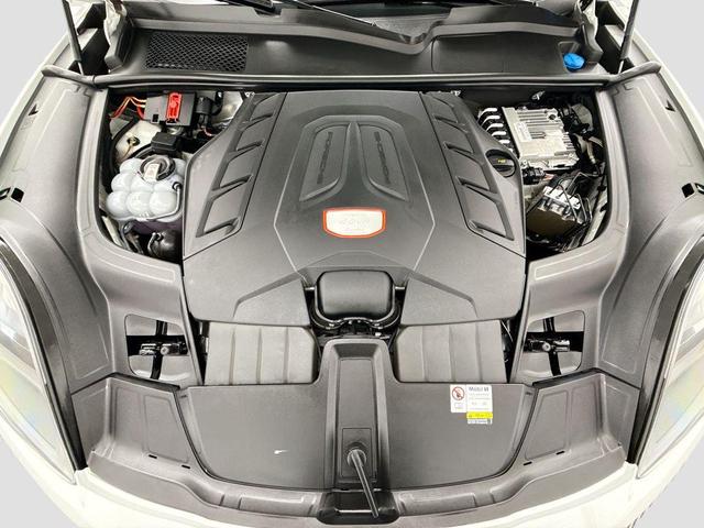 Photo of 2023 White Porsche Cayenne