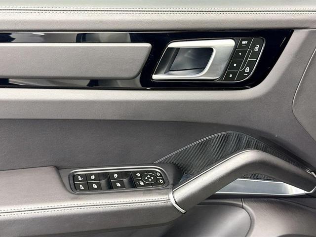 Photo of 2023 White Porsche Cayenne