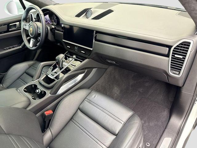 Photo of 2023 White Porsche Cayenne