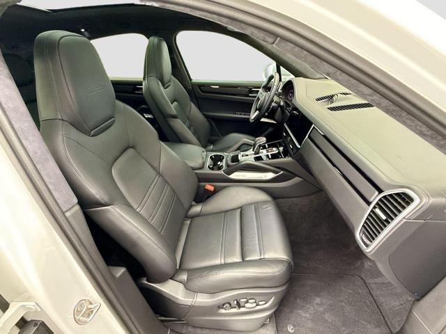 Photo of 2023 White Porsche Cayenne