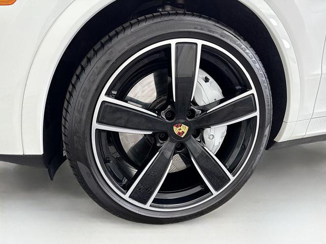 Photo of 2023 White Porsche Cayenne