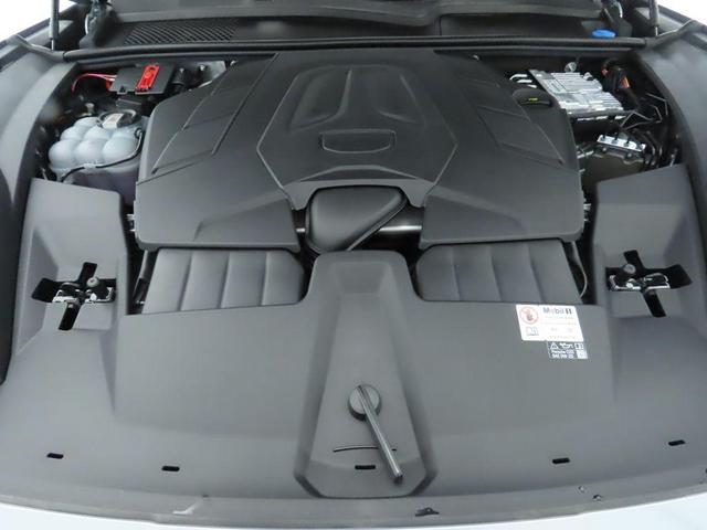 Photo of 2024 Silver Metallic Porsche Cayenne