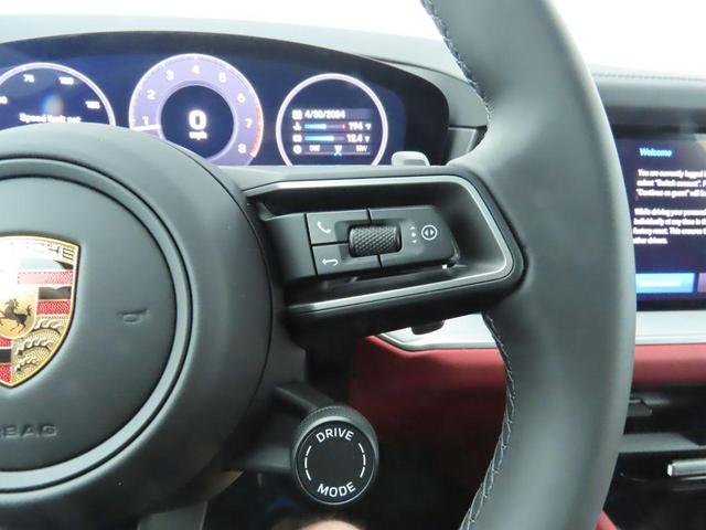 Photo of 2024 Silver Metallic Porsche Cayenne