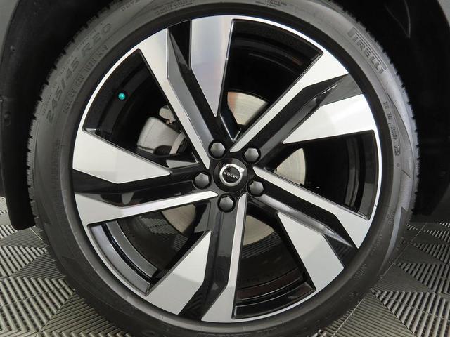Photo of 2024 Gray Metallic Volvo XC40