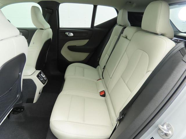 Photo of 2024 Gray Metallic Volvo XC40