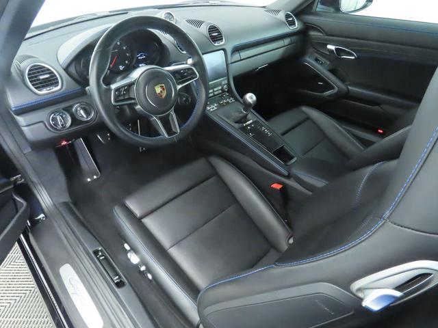 Photo of 2024 Jet Black Metallic Porsche 718 Cayman