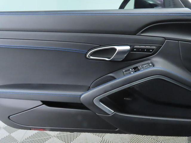Photo of 2024 Jet Black Metallic Porsche 718 Cayman