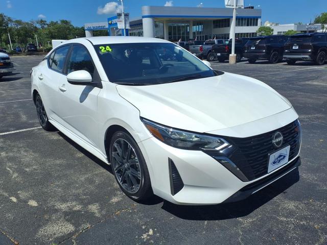 Photo of 2024 Aspen White Tricoat Nissan Sentra