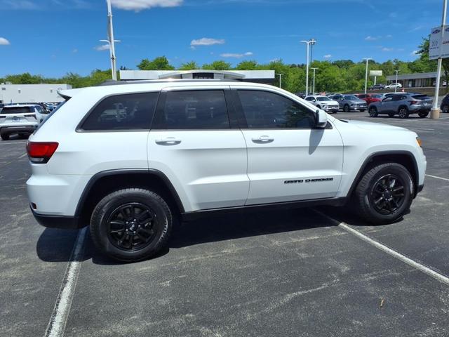 Photo of 2020 Bright White Clearcoat Jeep Grand Cherokee