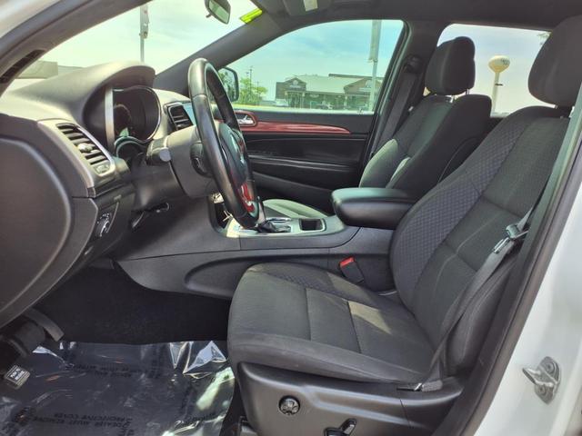 Photo of 2020 Bright White Clearcoat Jeep Grand Cherokee